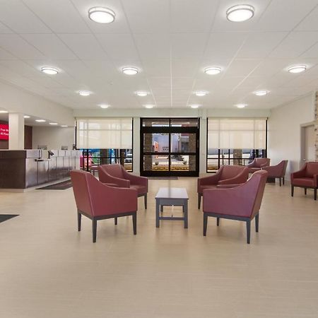 Red Roof Inn Plus & Suites ايري المظهر الخارجي الصورة