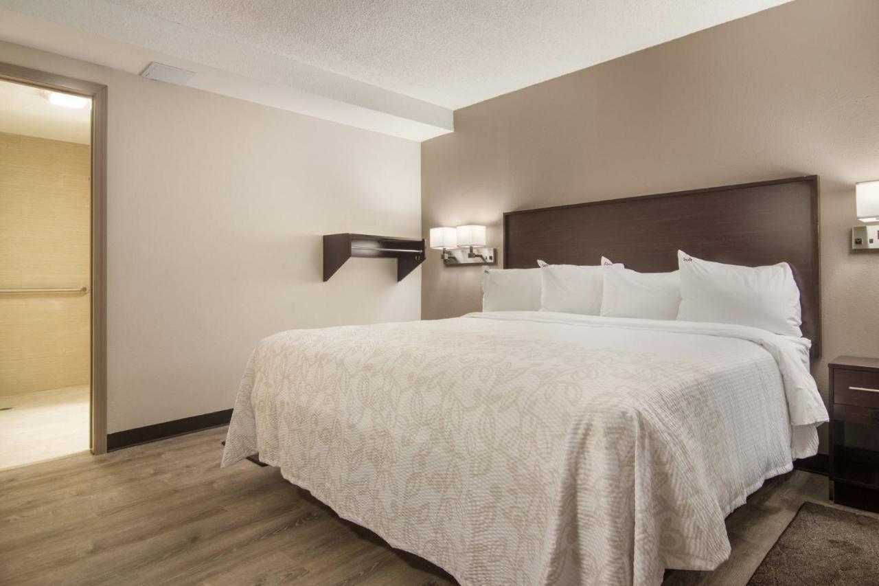 Red Roof Inn Plus & Suites ايري المظهر الخارجي الصورة