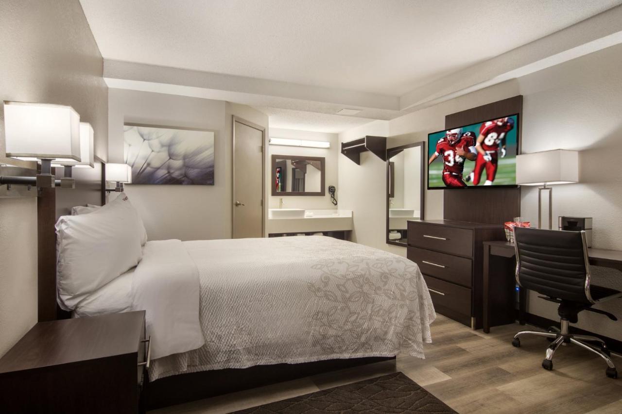 Red Roof Inn Plus & Suites ايري المظهر الخارجي الصورة