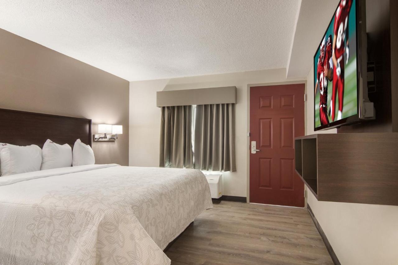 Red Roof Inn Plus & Suites ايري المظهر الخارجي الصورة