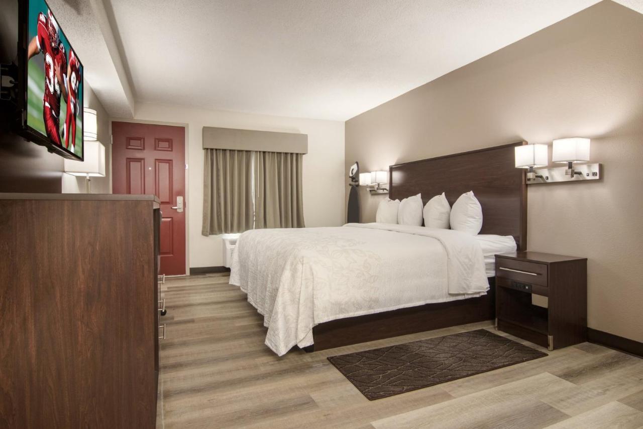 Red Roof Inn Plus & Suites ايري المظهر الخارجي الصورة