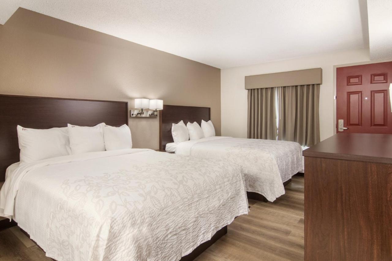 Red Roof Inn Plus & Suites ايري المظهر الخارجي الصورة