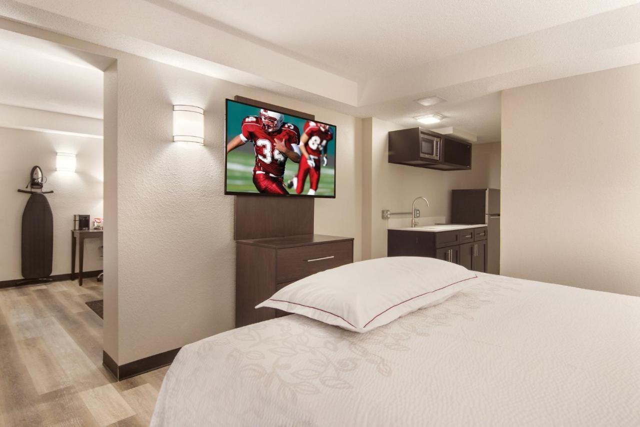 Red Roof Inn Plus & Suites ايري المظهر الخارجي الصورة