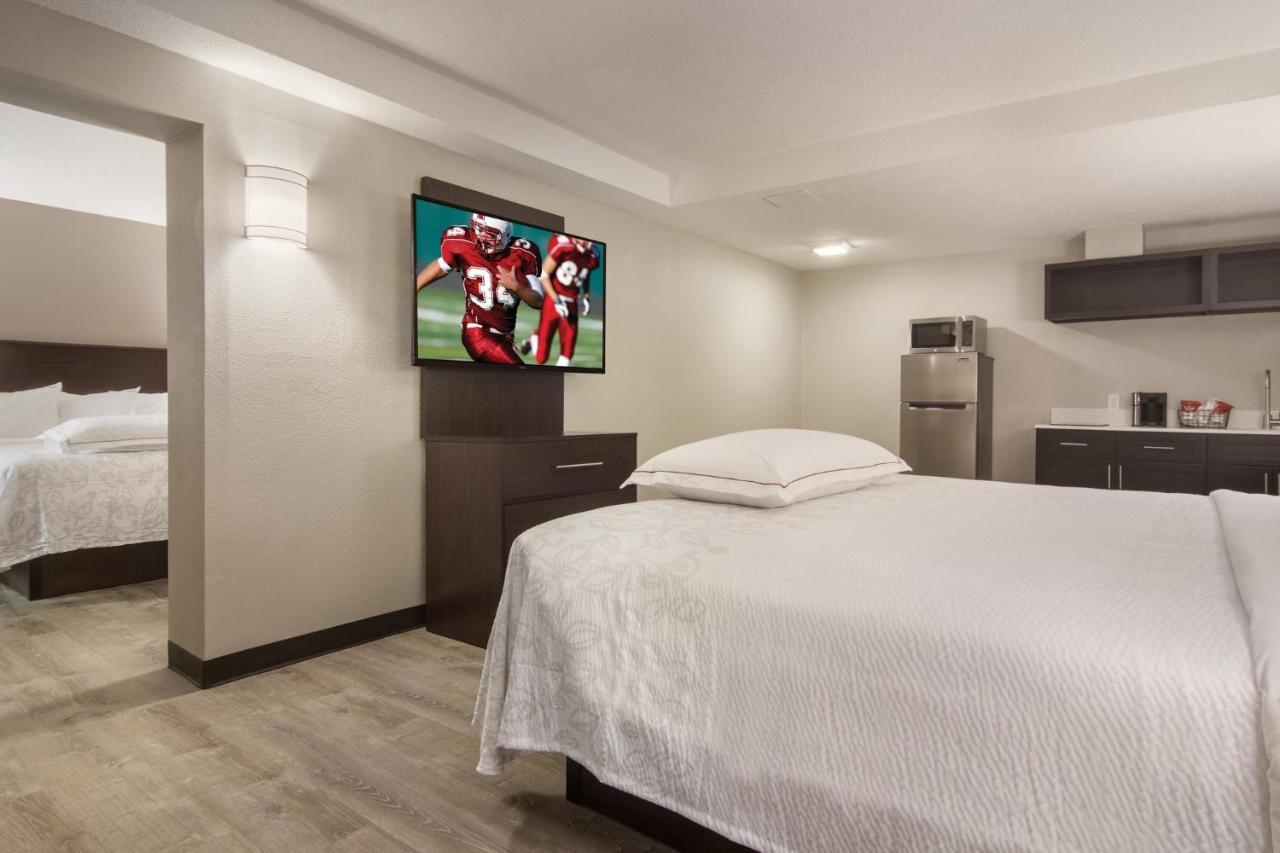 Red Roof Inn Plus & Suites ايري المظهر الخارجي الصورة