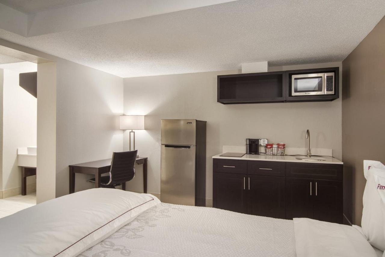 Red Roof Inn Plus & Suites ايري المظهر الخارجي الصورة