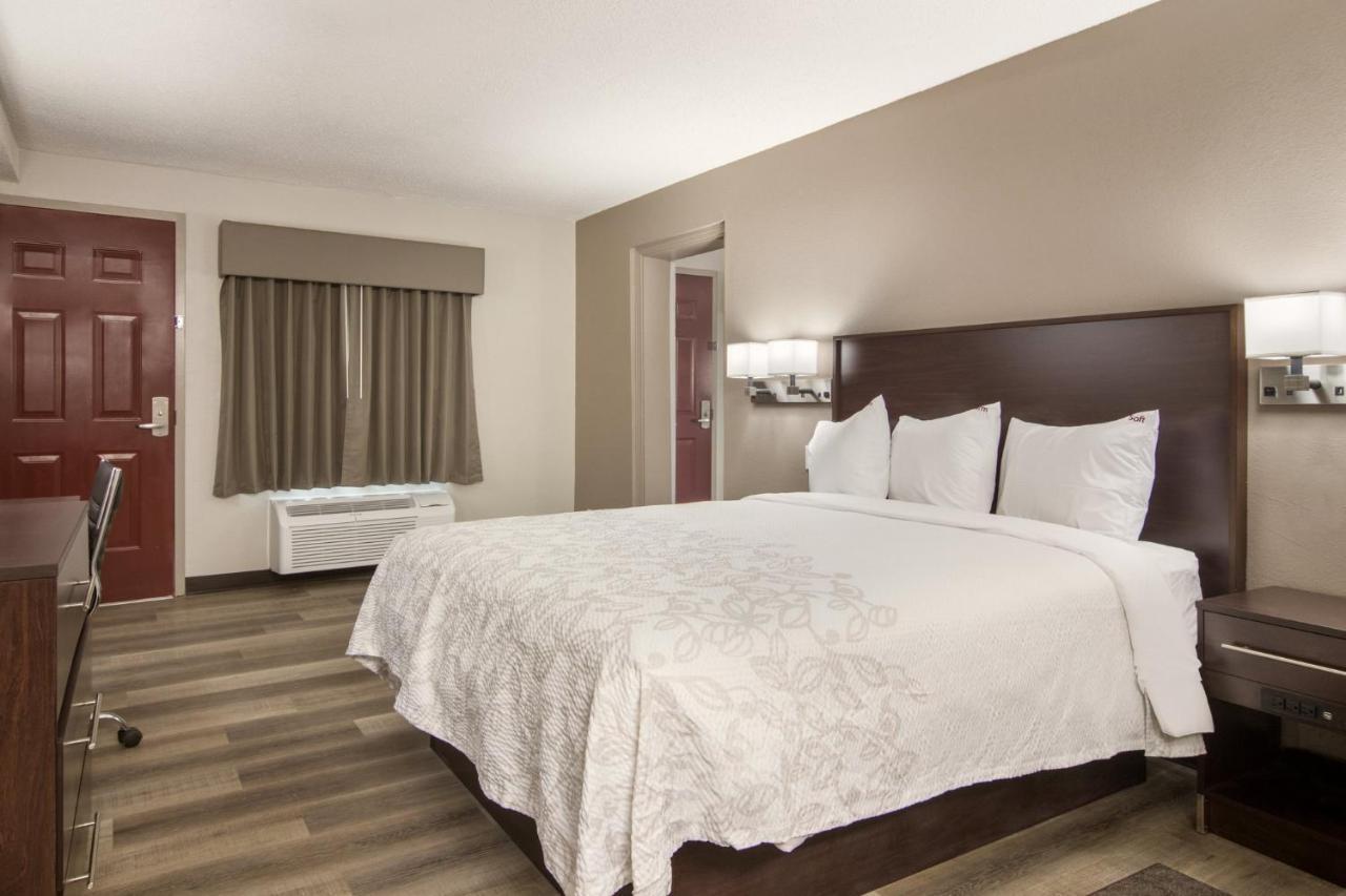 Red Roof Inn Plus & Suites ايري المظهر الخارجي الصورة