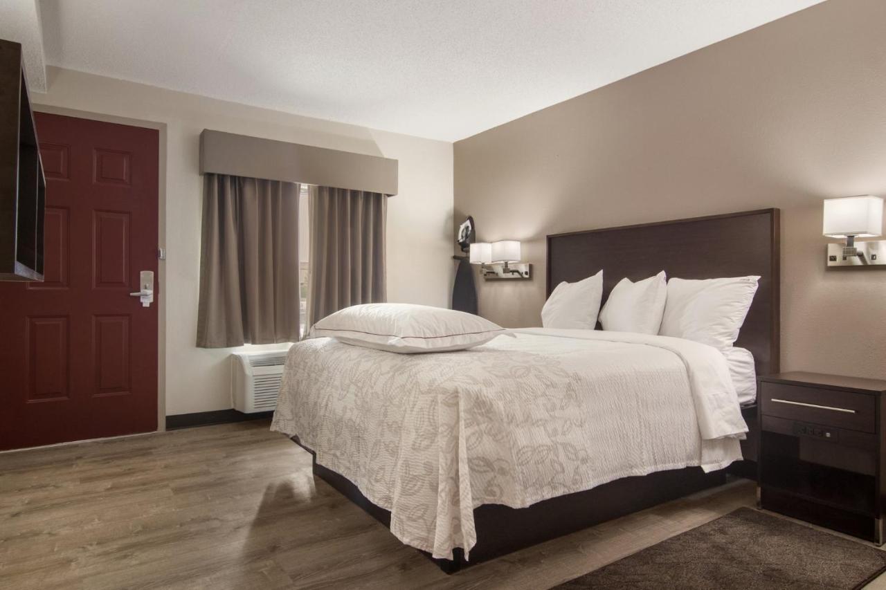 Red Roof Inn Plus & Suites ايري المظهر الخارجي الصورة