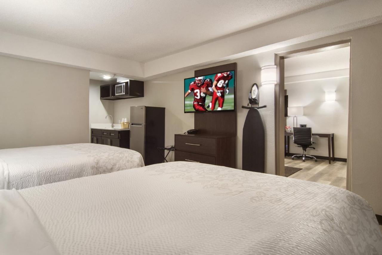 Red Roof Inn Plus & Suites ايري المظهر الخارجي الصورة